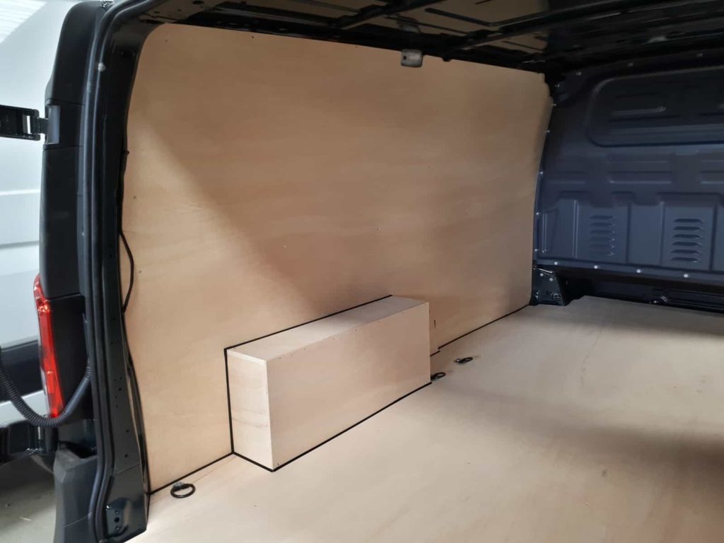 fourniture et pose dans votre utilitaire pour mercedes vito aménagement en bois pour proteger protection utilitaire avec plancher antidérapant