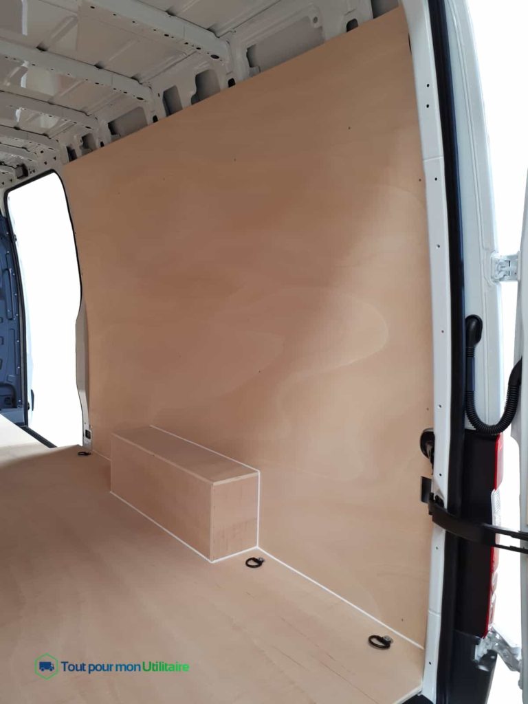 fourniture et pose dans votre utilitaire pour mercedes sprinter aménagement en bois pour protéger protection utilitaire avec