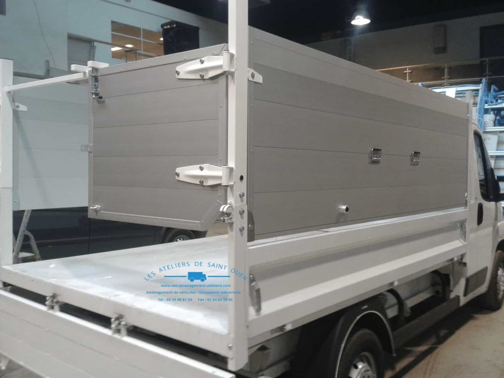 fourniture et pose dans votre utilitaire pour véhicule benne jpm sur renault maxity avec rehausse de ridelle et meuble