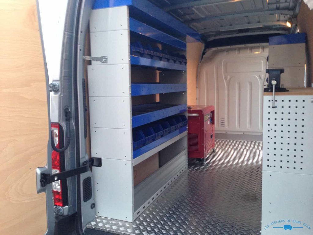 fourniture et pose dans votre utilitaire pour transformé en atelier mobile avec étagère en aluminium avec étau plancher en alu et habillage bois