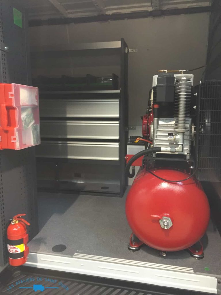 fourniture et pose dans votre utilitaire pour transformé en atelier mobile avec compresseur et étagère en aluminium