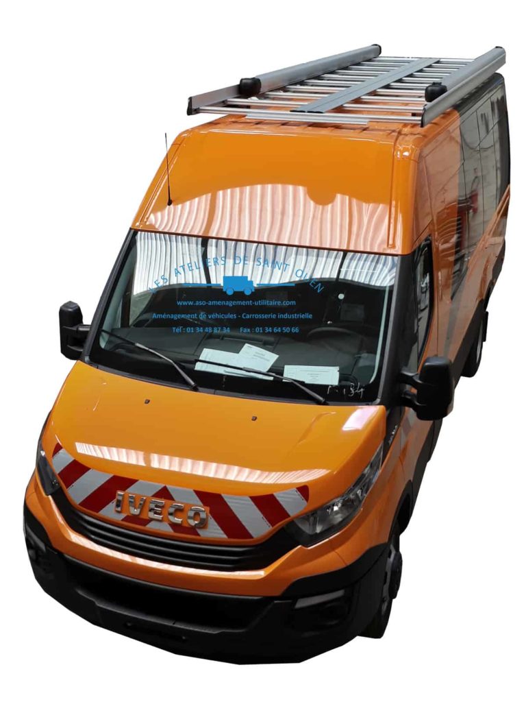 fourniture et pose dans votre utilitaire pour iveco avec galerie en aluminium et kit complet bande réfléchissante classe A ou B