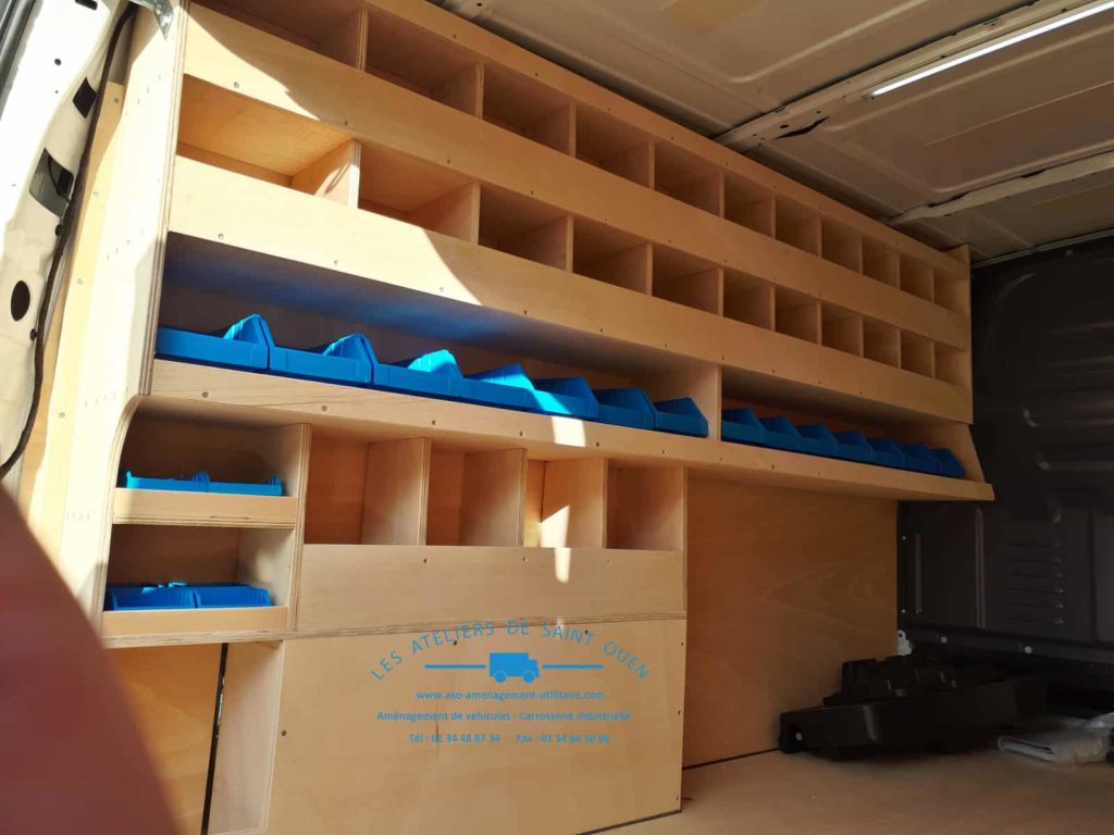 fourniture et pose dans votre utilitaire avec un habillage en bois avec étagère avec bac a bec