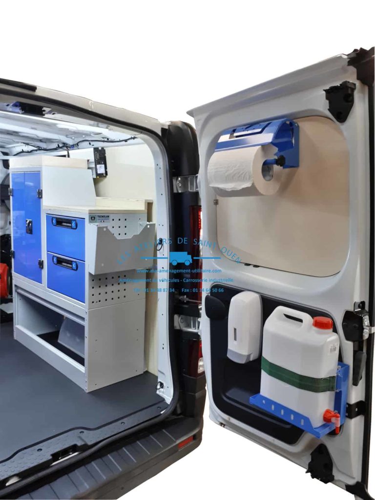 fourniture et pose dans votre utilitaire renault trafic avec habillage en bois kit hygiène étagère en métal convertisseur énergie et led