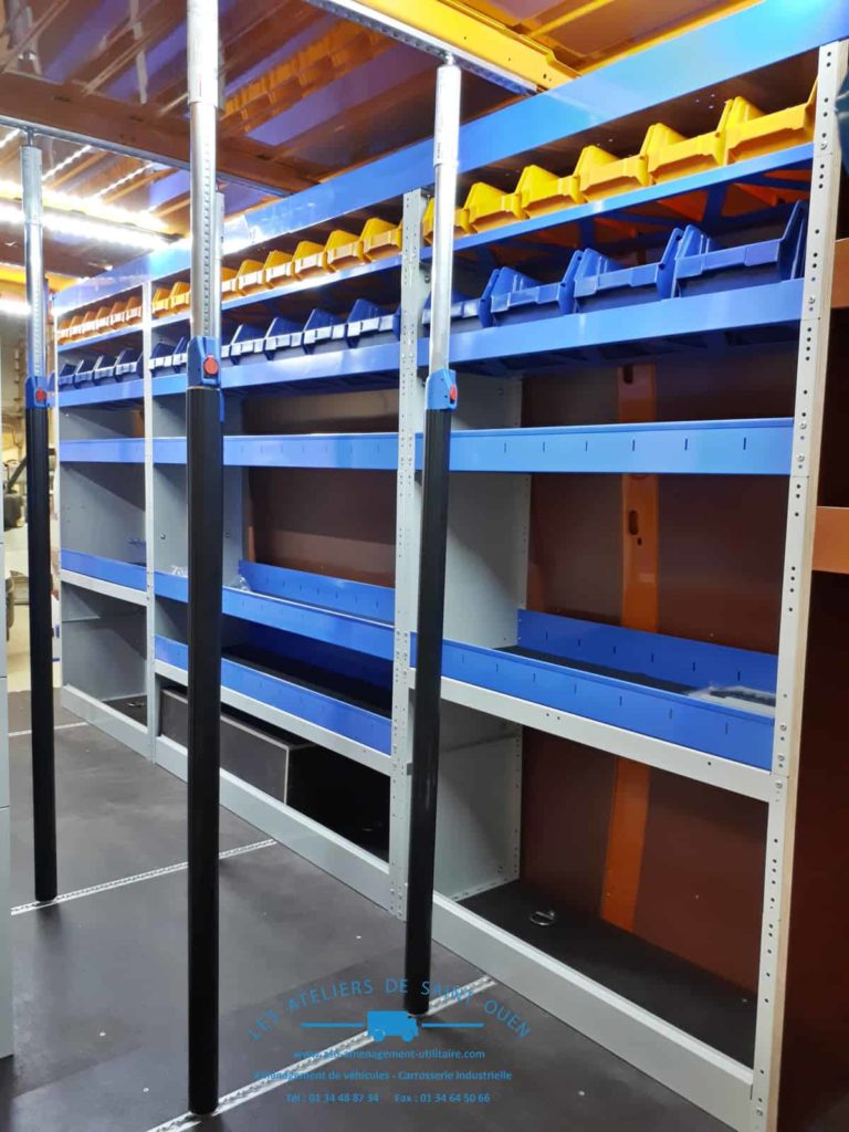 fourniture et pose dans votre utilitaire d'un habillage en bois avec plancher encontre plaqué antidérapant avec rail aéro encastré avec barre de maintien étagère en aluminium avec bac a bec