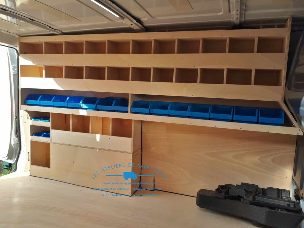 fourniture et pose dans votre utilitaire avec un habillage en bois avec étagère avec bac a bec