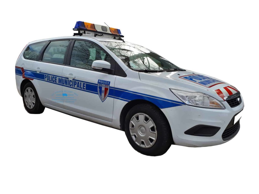 fourniture et pose pour véhicule municipale ford avec bande réfléchissante panneau police municipale et gyrophare