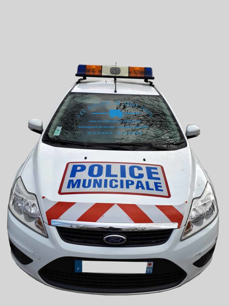 fourniture et pose pour véhicule municipale ford avec bande réfléchissante panneau police municipale et gyrophare