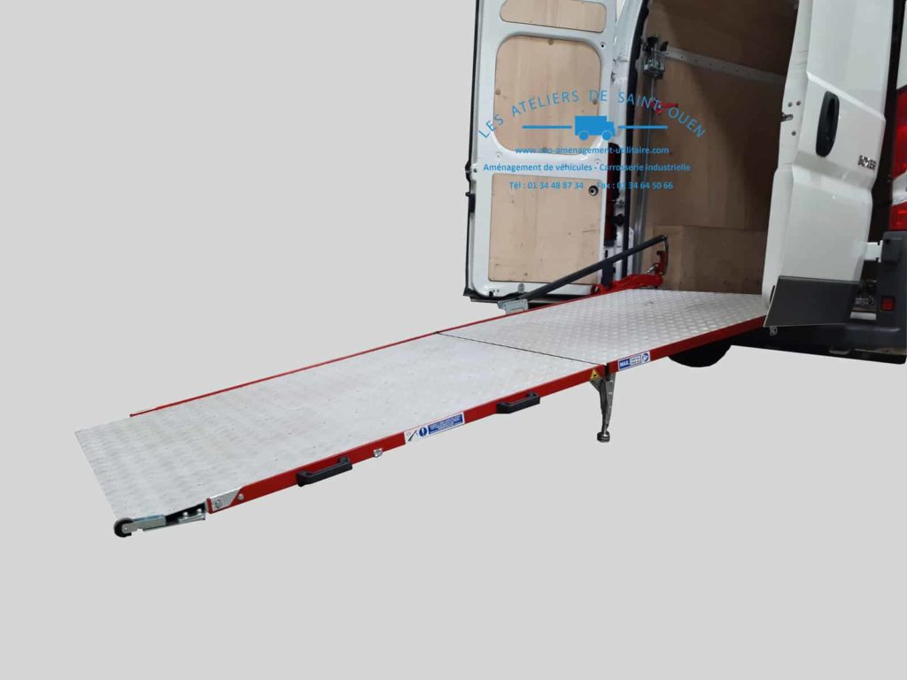 fourniture et pose dans nos ateliers rampe de chargement en aluminium pivotante