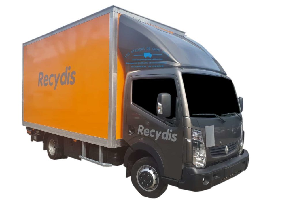 aménagement pour renault maxity avec capucine benne 20 m3 avec hayon elevateur