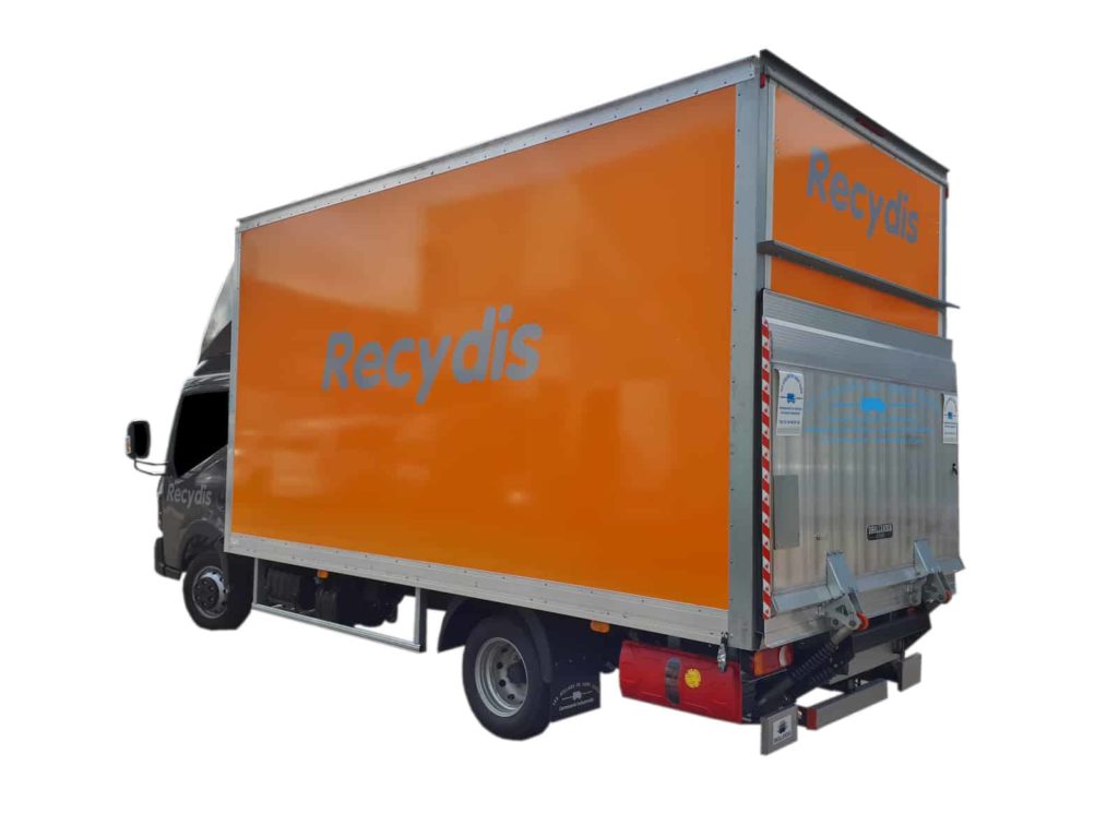 aménagement pour renault maxity avec capucine benne 20 m3 avec hayon elevateur