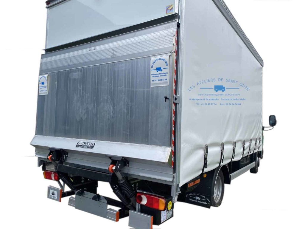 aménagement fourniture et pose pour caisse grand volume hayon élévateur avec bache