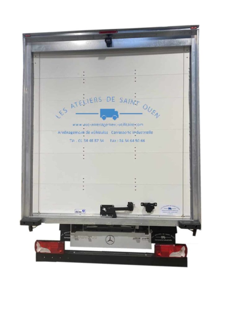 aménagement fourniture et pose pour caisse grand volume plywood avec caméra de recul pour mercedes spriinter