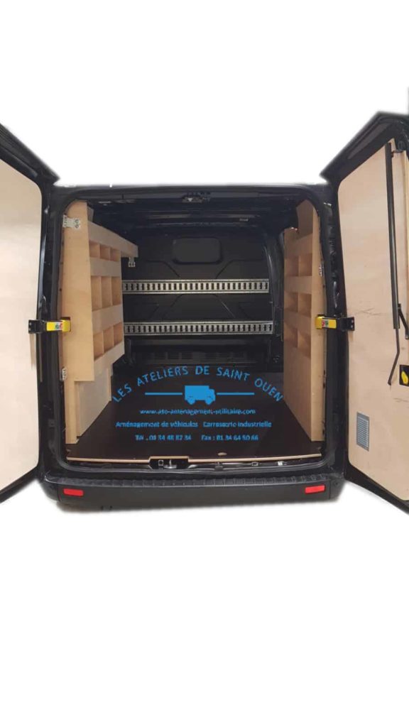 aménagement avec habillage en bois rail arrimage universel