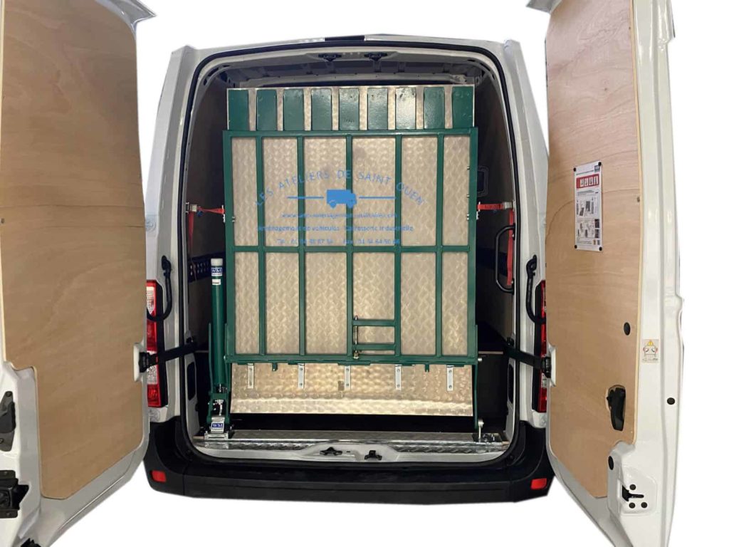 Fourniture et pose d'une rampe de chargement repliable dans renault master