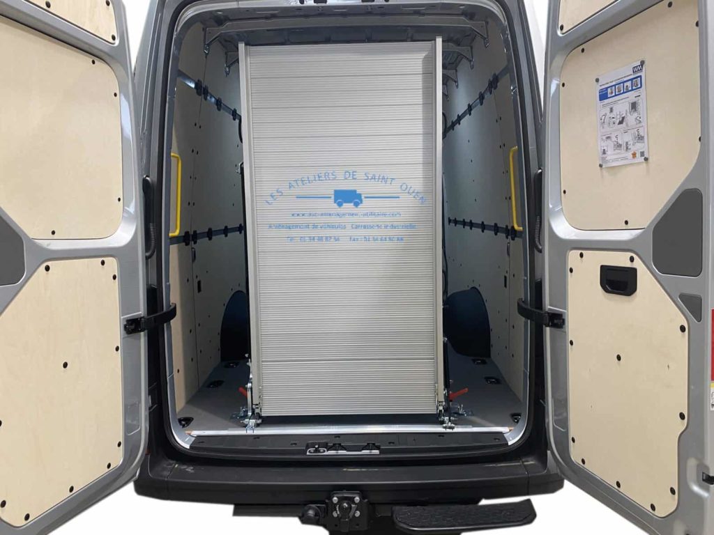 Fourniture et pose d'une rampe de chargement repliable