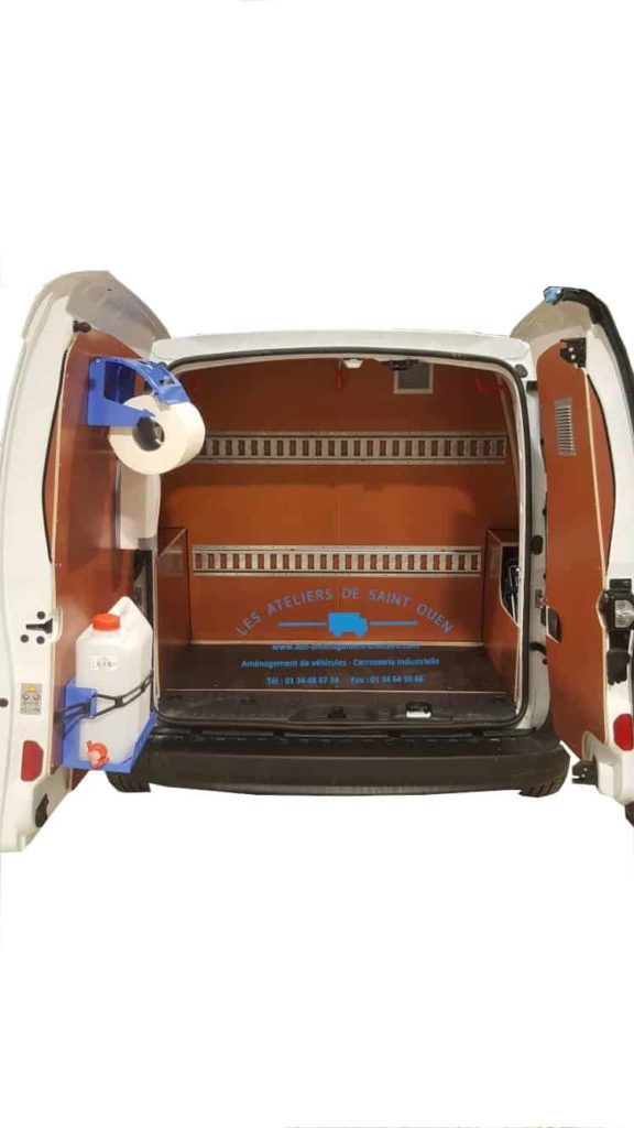 Fourniture et pose habillage en bois en contreplaqué filmé brun avec bidon lave main distributeur de savon et dérouleur de papier avec rail universel