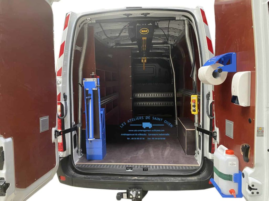 fourniture et pose d'un habillage en bois avec easy lod etagère sur mesure et porte étau