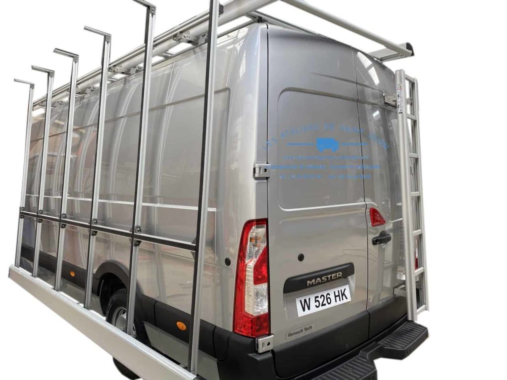 fourniture et pose échelle galerie et pupitre pour renault master
