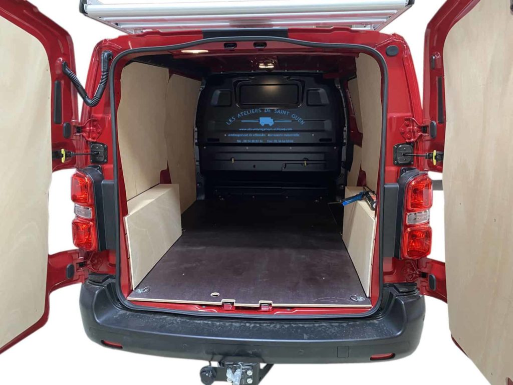 fourniture et pose d'un habillage en bois contreplaqué avec galerie en aluminium