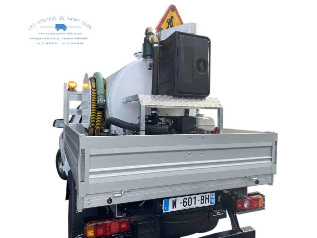 véhicule ravitailleur de carburant sur ford ranger avec plateau avec tri flash travaux et gyrophare led