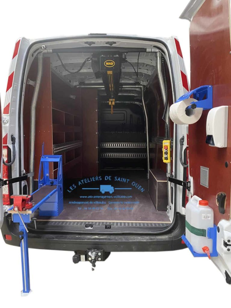 fourniture et pose d'un habillage en bois avec easy lod etagère sur mesure et porte étau