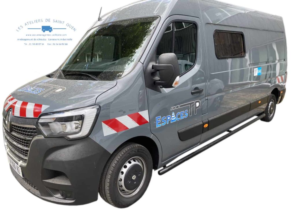 renault master avec bandes réfléchissantes