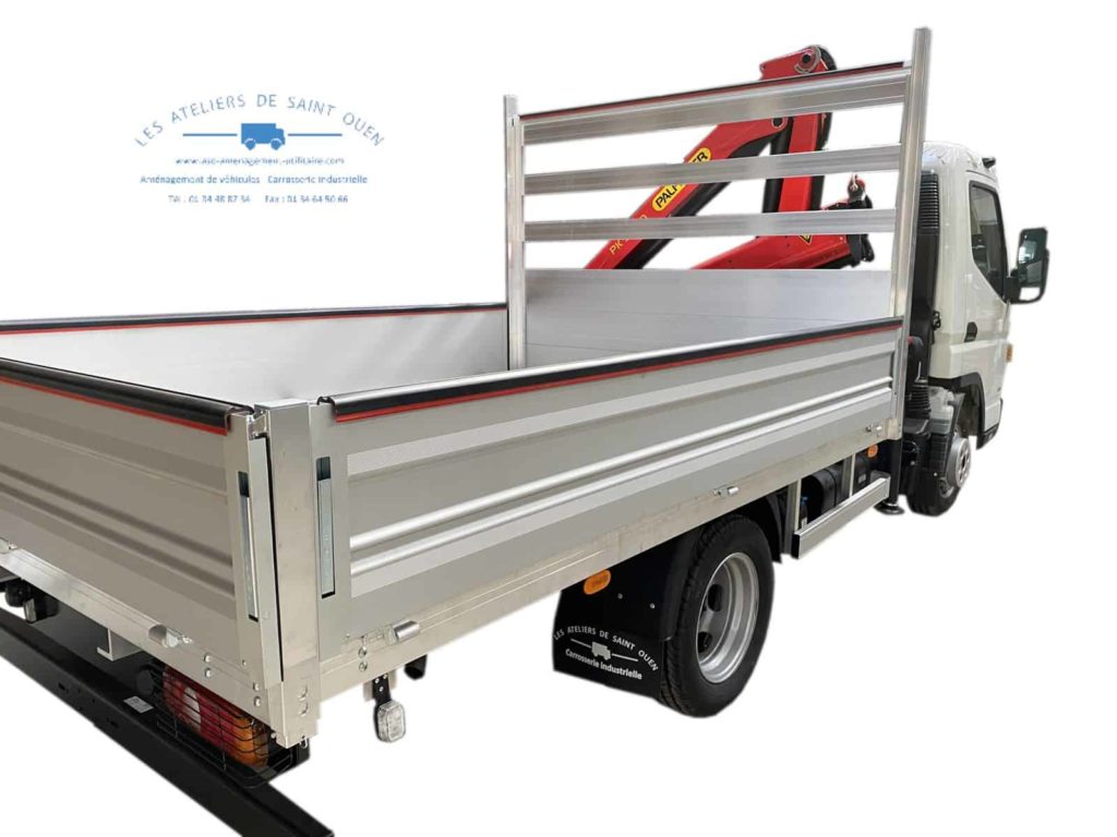 fourniture et pose benne en aluminium et potence de chargement avec attelage pour fuso