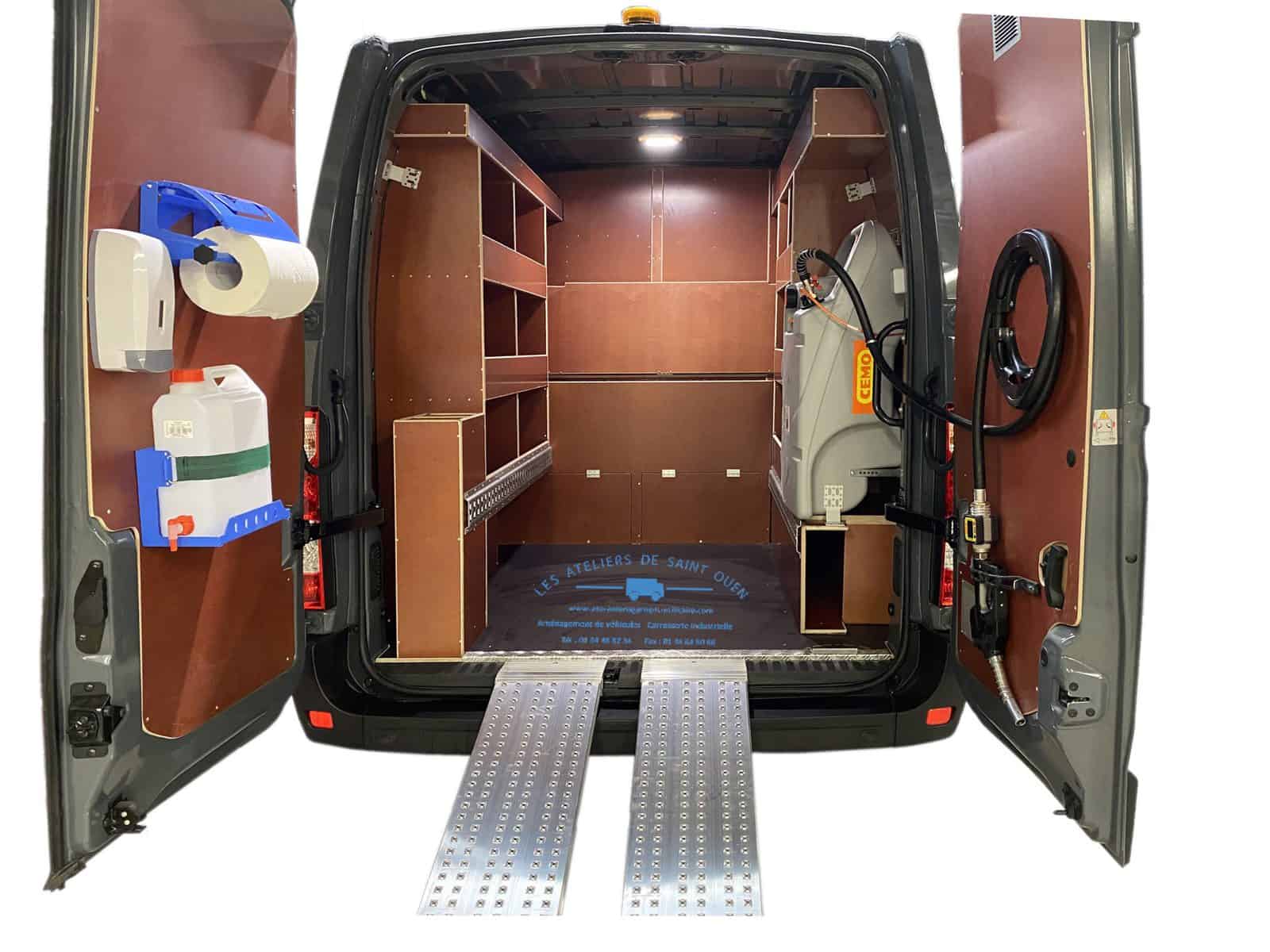 Un Renault Master transforme en base vie mobile pour chantier Septembre 2020 Ateliers de Saint Ouen