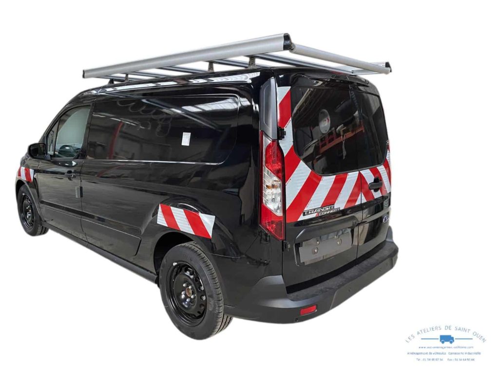 ford transit connect avec galerie en aluminium et kit de bandes réfléchissantes