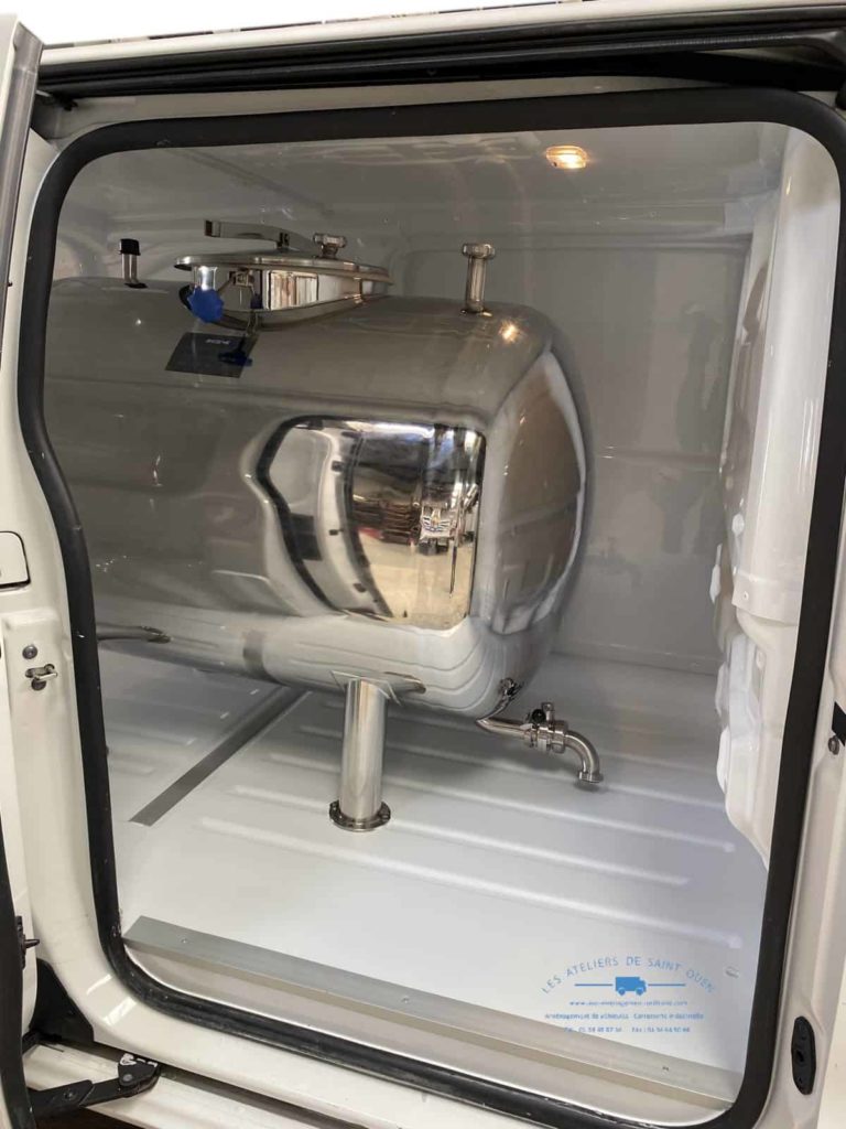 fourgon avec kit cover et cuve en inox pour transport de lait