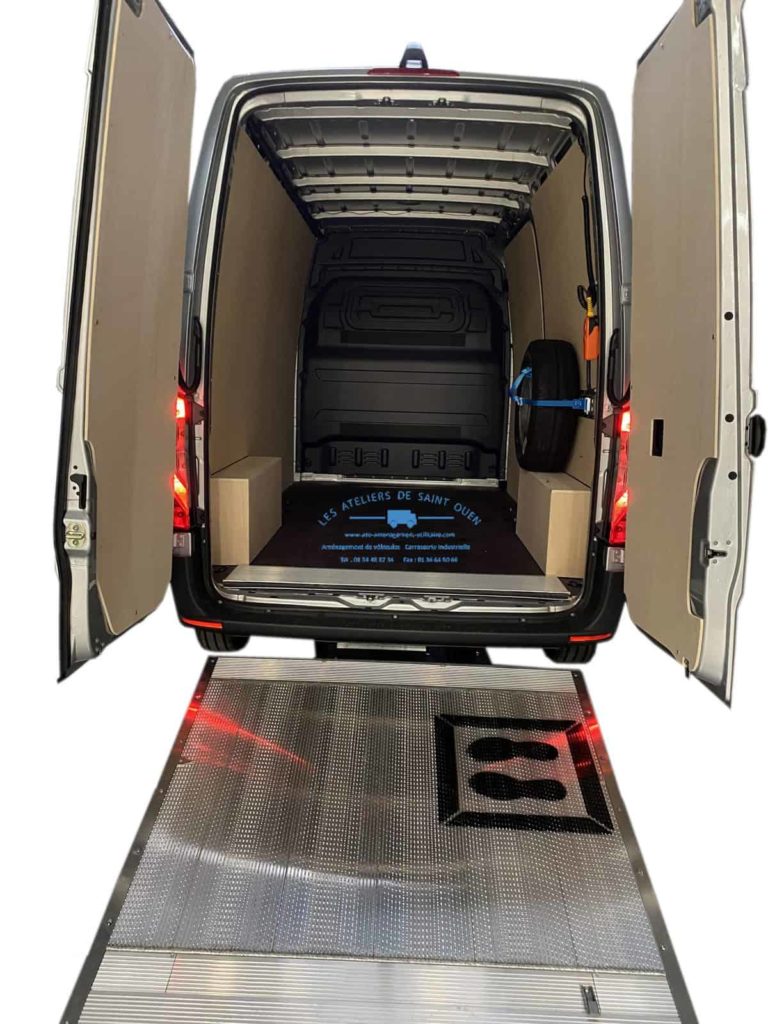 mercedes sprinter avec hayon élévateur et habillage bois