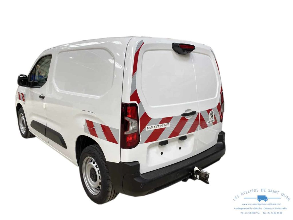 peugeot partner avec bande réfléchissante partie arrière