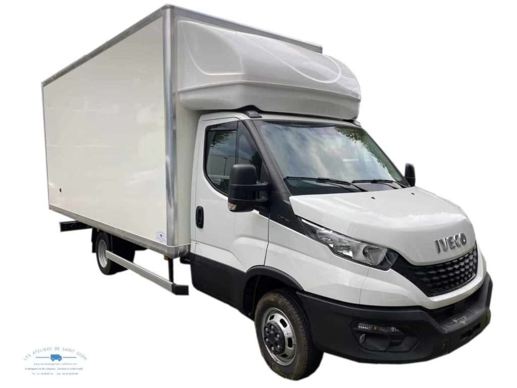 caisse grand volume iveco 28m3 daily avec rail universel et capiton et capucine