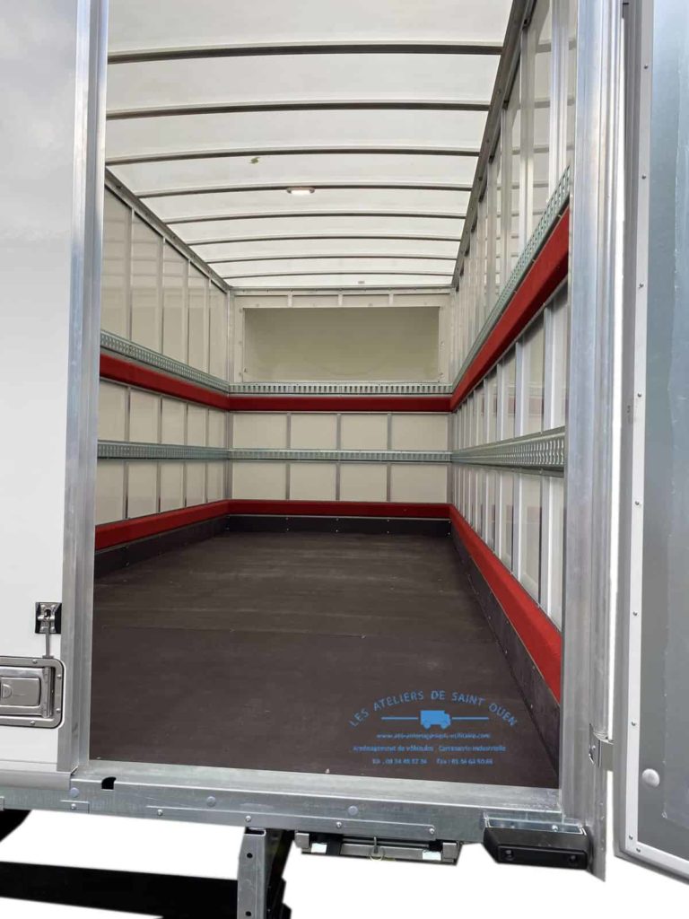caisse grand volume iveco 28m3 daily avec rail universel et capiton