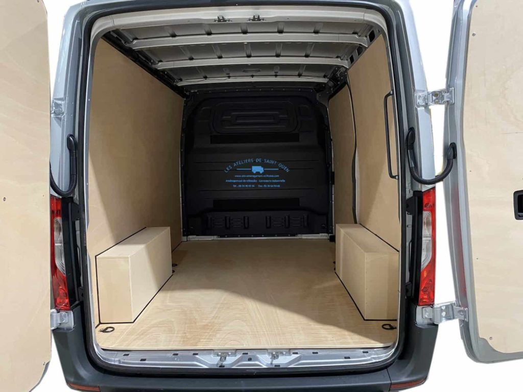 mercedes sprinter avec habillage en contreplaqué