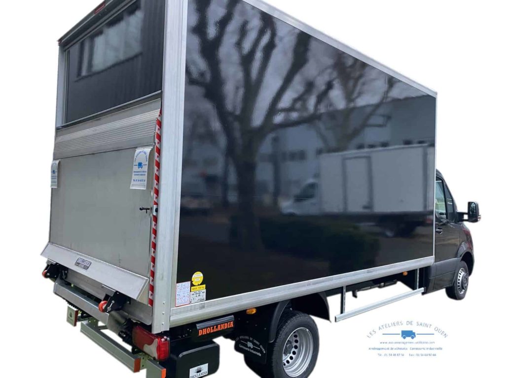 mercedes sprinter équipé d'une caisse 20 m3 avec hayon élévateur