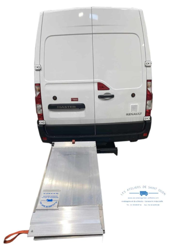renault master avec demi hayon élévateur + grille aération