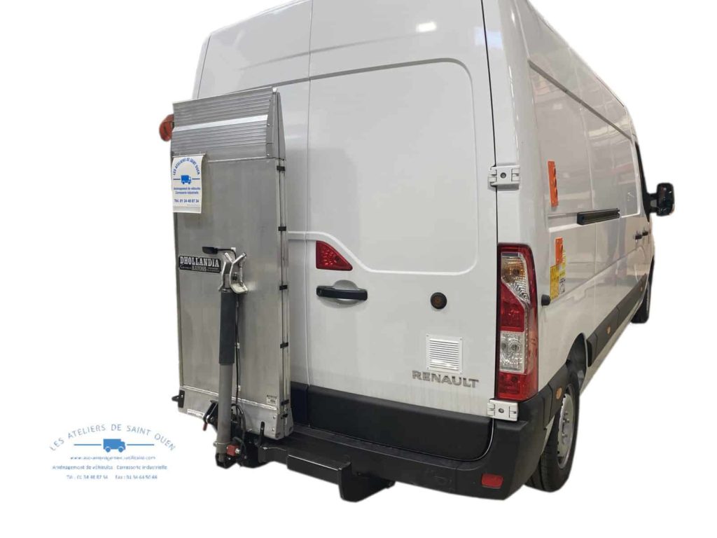 renault master avec hayon élévateur et grille aération