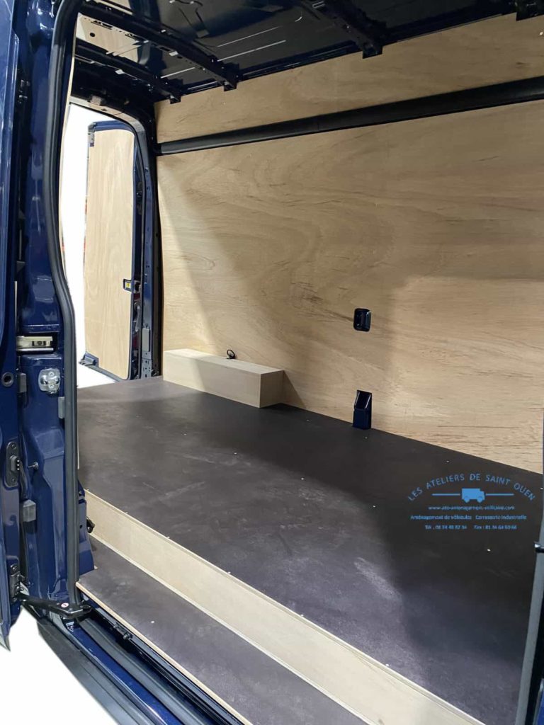 habillage en bois avec plancher anti dérapant