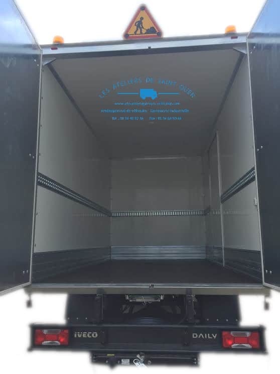 iveo daily caisse grand volume avec triflash et rail universel