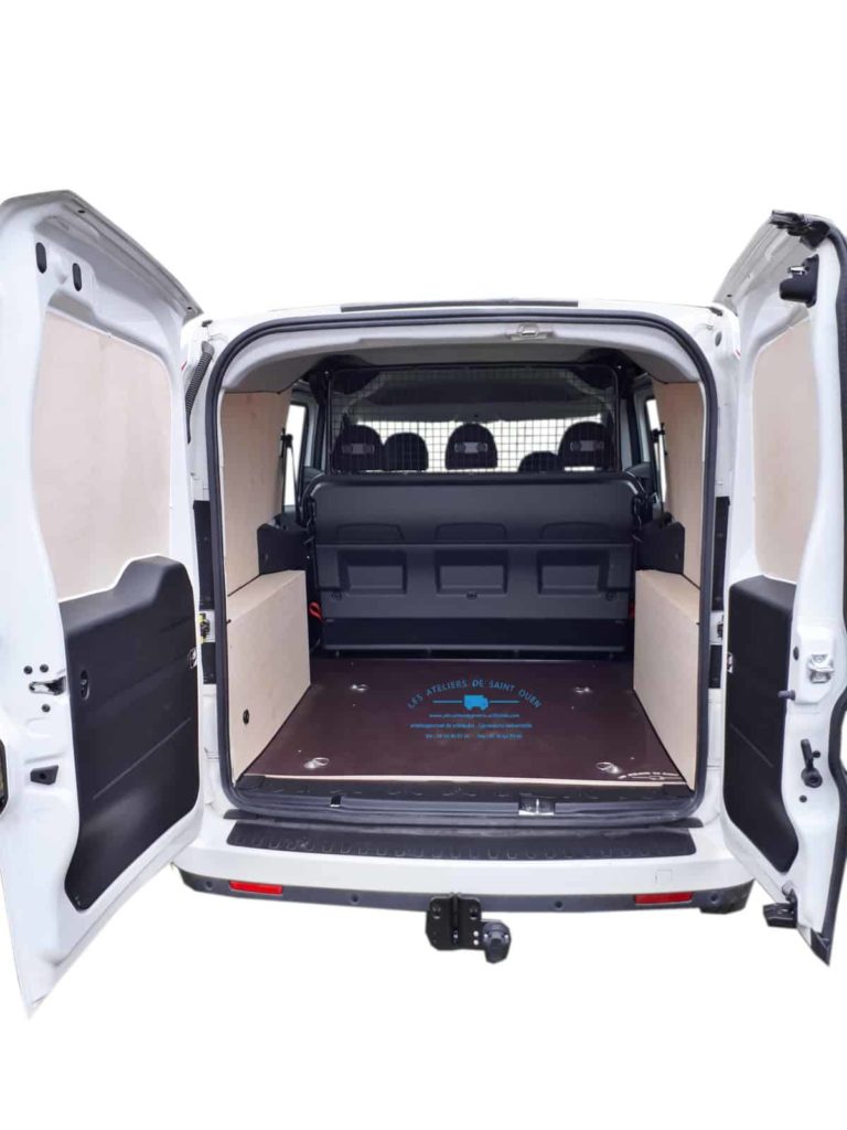 ford transit connect avec habillage en bois avec plancher antidérapant