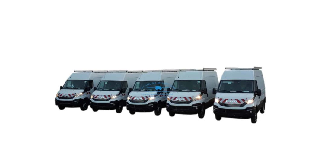 iveco daily avec galerie de toit avec échelle bande réfléchissante