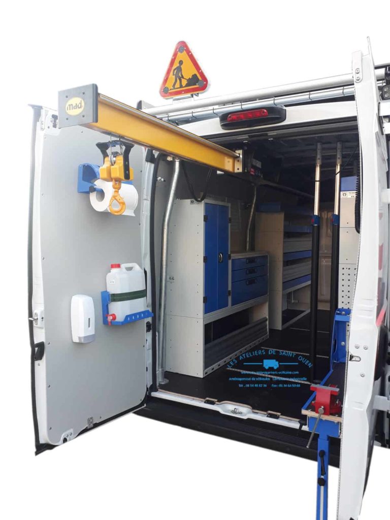 aménagement jumper avec étagère métallique et easy load