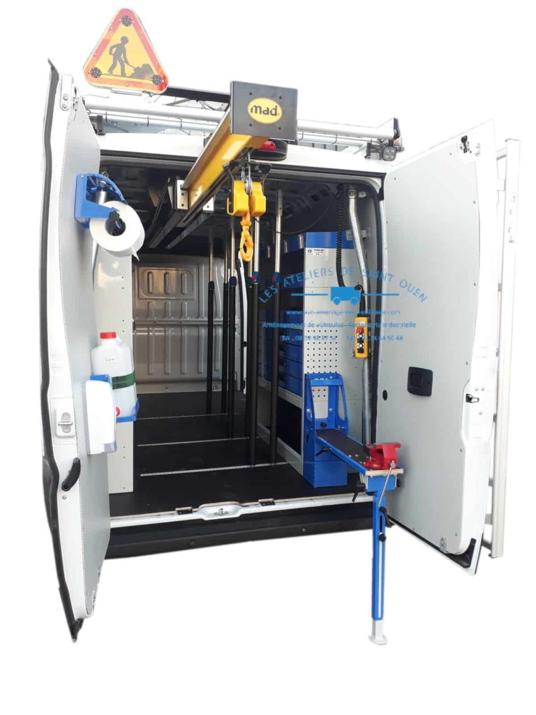 aménagement jumper avec étagère métallique et easy load