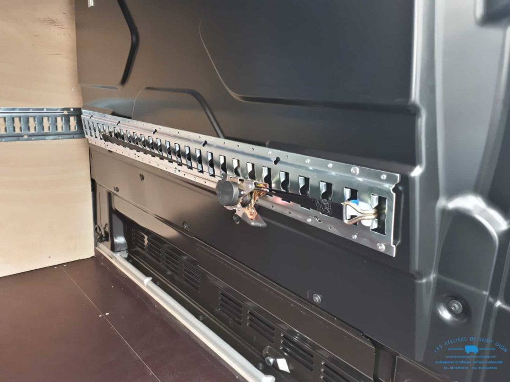 amenagement avec rail universel avec sangle