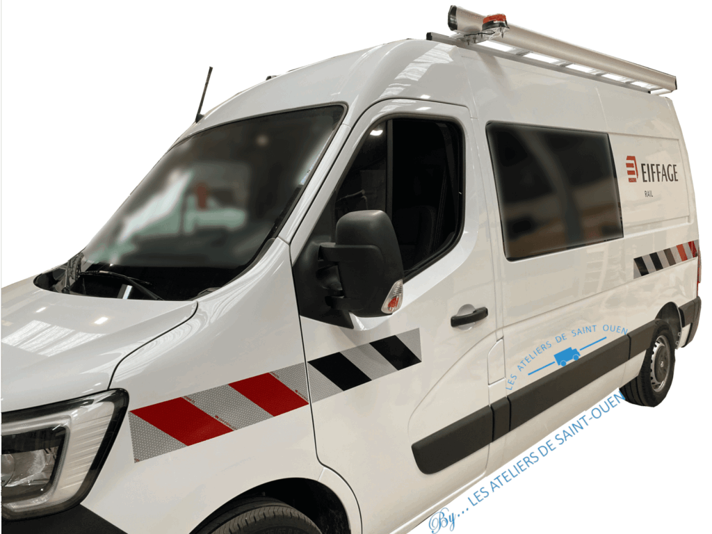 renault master avec bande reflechissante galerie de toit et gyrophare eifage