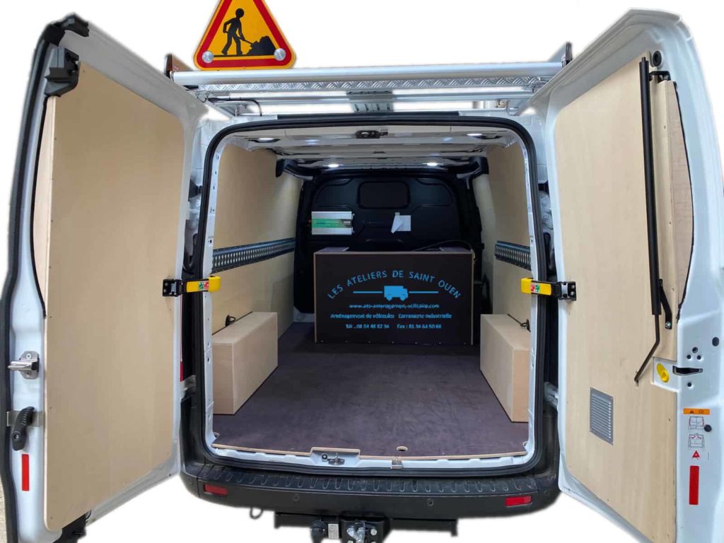 ford custom avec cuve ravitailleur rail et galerie avec panneau triangle travaux