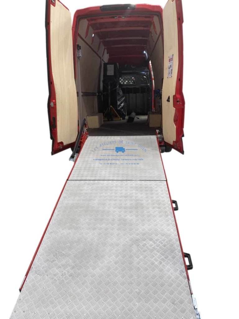 aménagement utilitaire avec rampe repliable