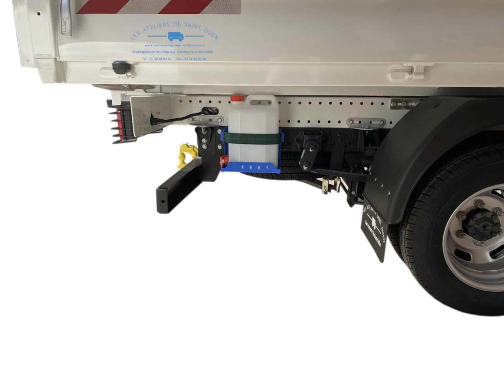 benne jpm avec bidon lave main